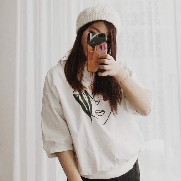 Hand Painted Face on Canvas Tee - Picture 2 of 3